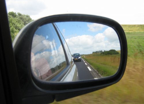 Фото бокового зеркала авто 